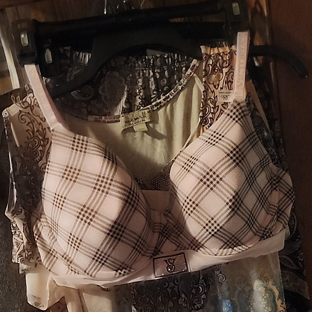 VICTORIA SECRETS WOMEN'S LIGHTLY LINED T SHIRT BRA 38D PLAID PINK NEVER WORN